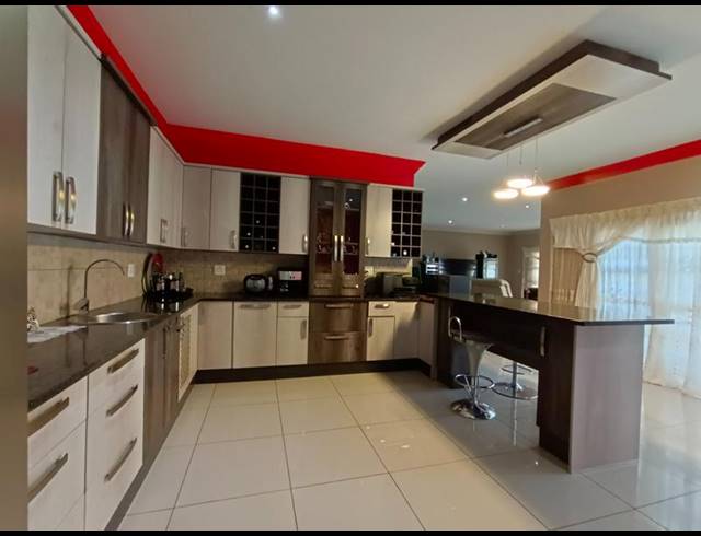 4 BEDROOM HOUSE FOR SALE IN MAGALIESBERG COUNTRY ESTATE